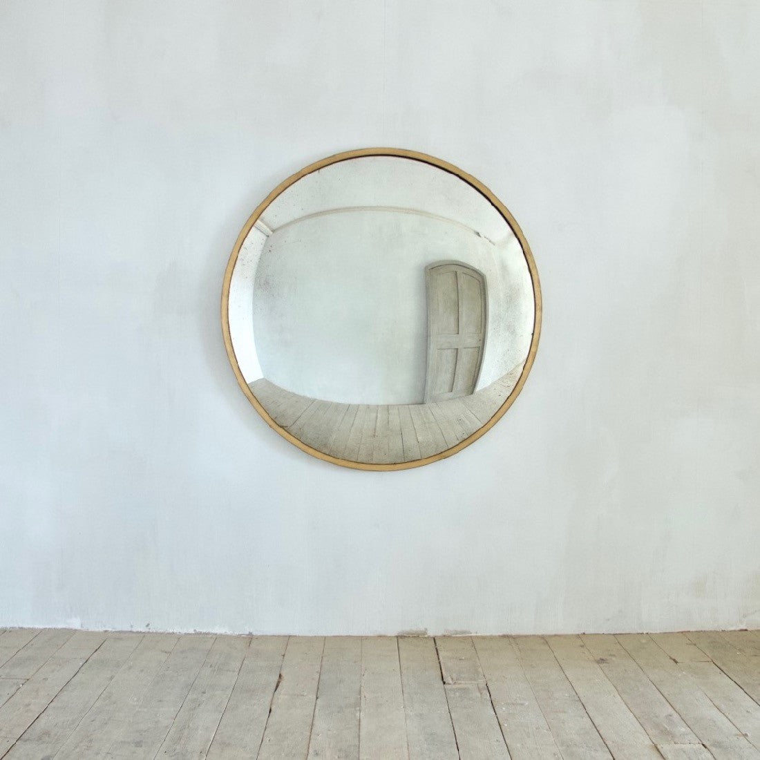 The oculus convex mirror