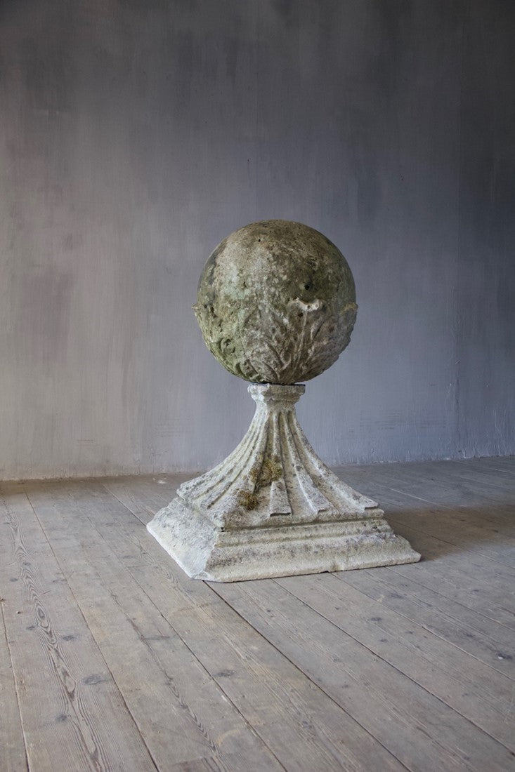 A Georgian carved stone pier ball