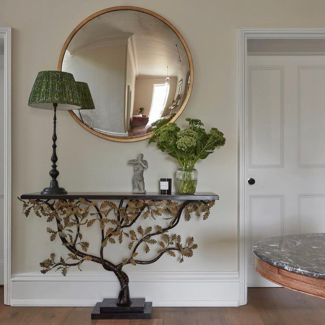 The oculus convex mirror