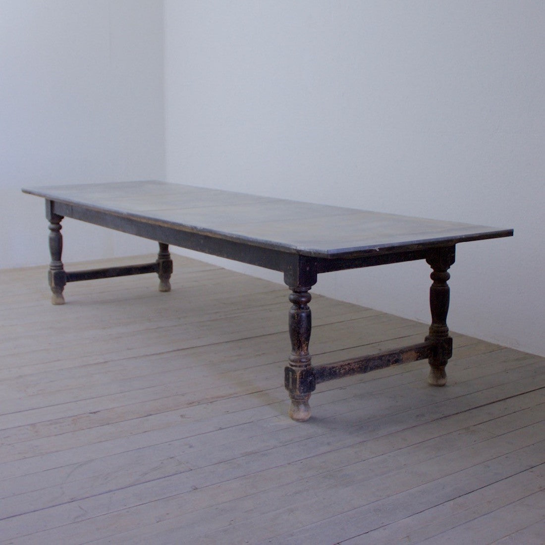 A C19th Irish refectory table