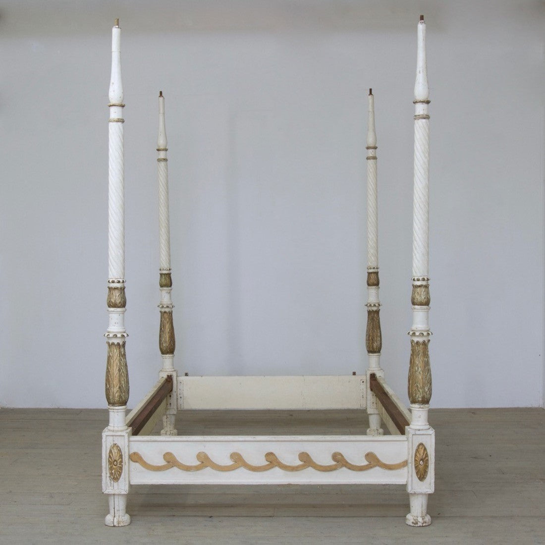 A C18th style four-poster bed